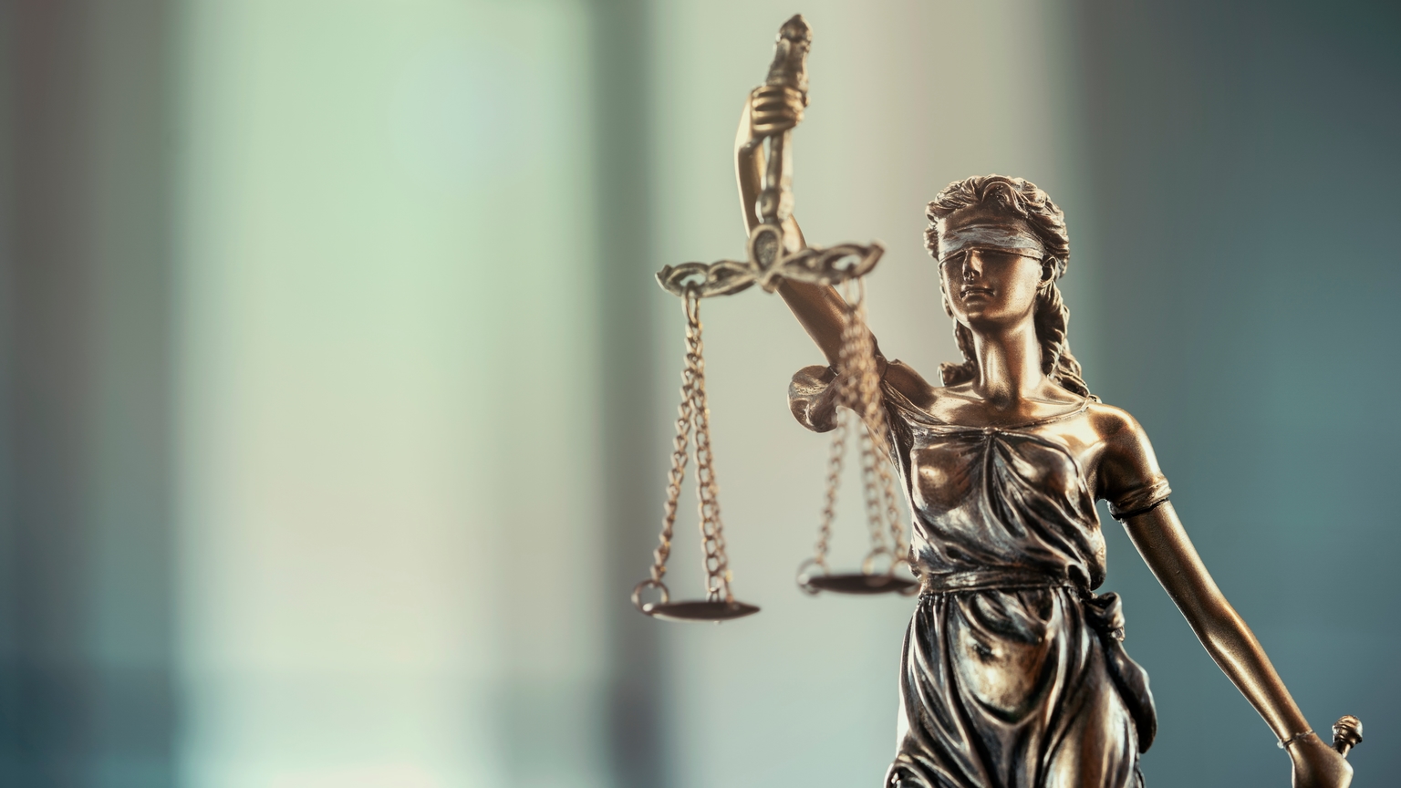 deesse-de-la-justice-representant-le-service-traduction-assermentee-sunflower-agency